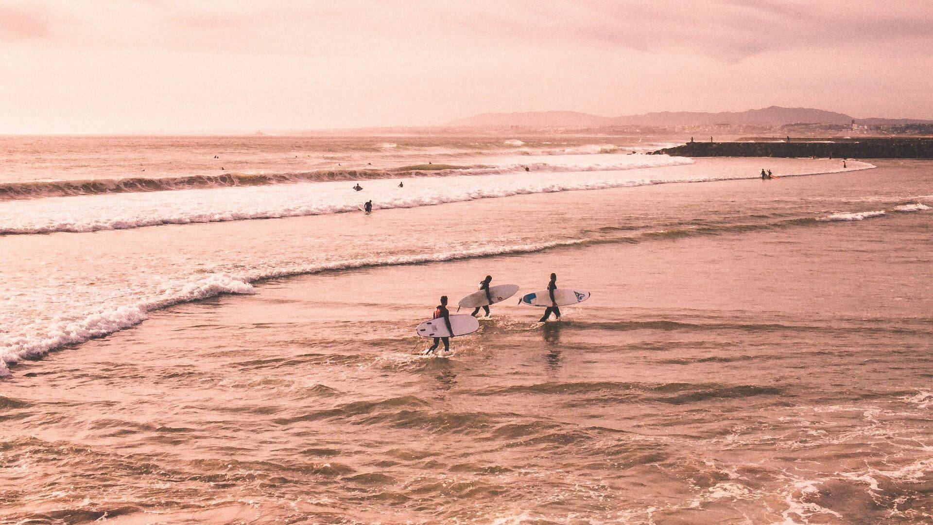 Surfkurs Bali - Gruppe am Strand